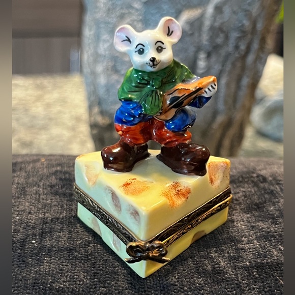 Limoges Mouse playing instrument on cheese with music notes painted inside - Picture 1 of 6